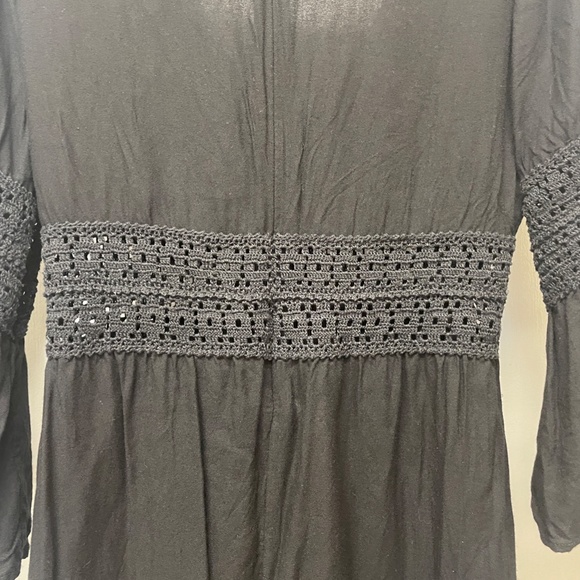 INDAH Black Crochet Trim V Neck Mini Dress - Picture 11 of 12